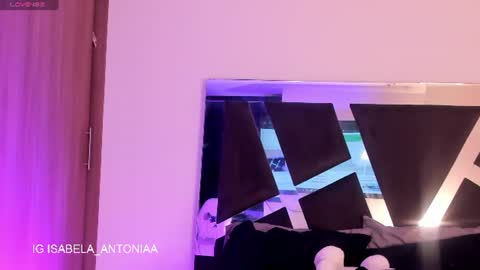 Snapshot of isabela_antonia_ chatting on 07/14/26, 10:21 online show from 07/14/26, 10:21