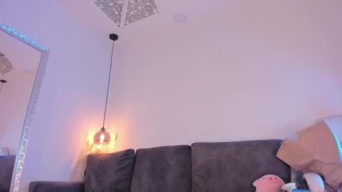 Snapshot of isabela_franco_ chatting on 02/19/25, 12:11 Isabela online show from 02/19/25, 12:11