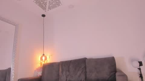 Snapshot of isabela_franco_ chatting on 10/16/25, 12:06 Isabela online show from 10/16/25, 12:06