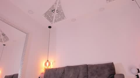 Snapshot of isabela_franco_ chatting on 10/21/25, 12:06 Isabela online show from 10/21/25, 12:06