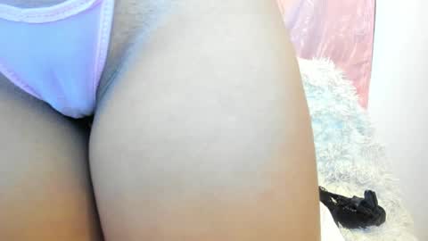 Snapshot of isabela_gonzalez_ chatting on 11/15/25, 03:59 ISA online show from 11/15/25, 03:59