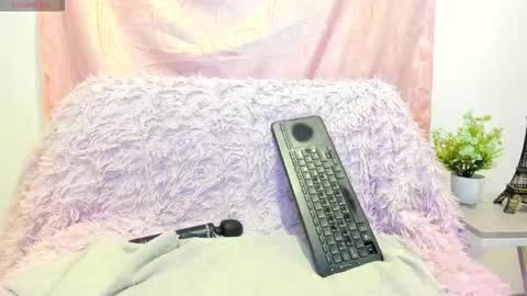 Snapshot of isabela_gonzalez_ chatting on 11/27/25, 05:31 ISA online show from 11/27/25, 05:31