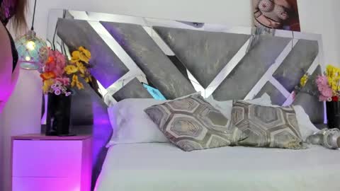 Snapshot of isabela_parkerr chatting on 05/18/26, 01:06 Mommy Isa online show from 05/18/26, 01:06
