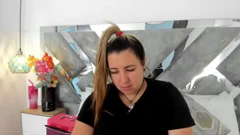 Snapshot of isabela_parkerr chatting on 07/08/26, 12:42 Mommy Isa online show from 07/08/26, 12:42