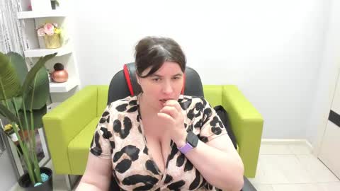 Isabela online show from 02/16/25, 08:32