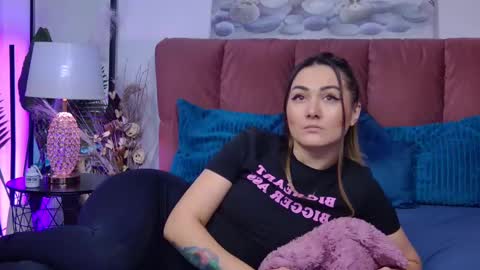 Isa online show from 02/12/25, 07:13