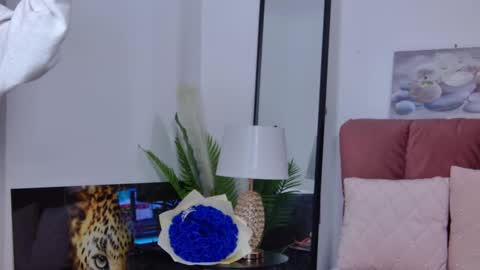 Isa online show from 02/26/25, 07:09