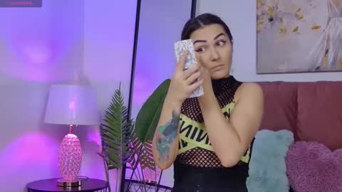 Isa online show from 11/13/25, 08:13