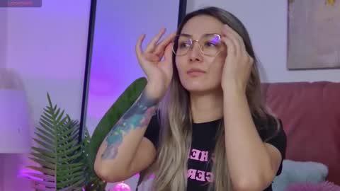 Isa online show from 11/14/25, 06:34