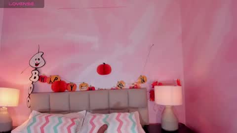 Snapshot of isabelastefano chatting on 10/31/25, 03:29 isabelastefano online show from 10/31/25, 03:29