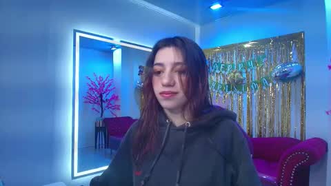 Snapshot of isabell_smiith chatting on 12/14/25, 11:04 Isabell online show from 12/14/25, 11:04