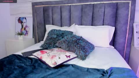 Snapshot of isabella026 chatting on 12/13/24, 03:38 isabella Fox online show from 12/13/24, 03:38