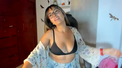 Snapshot of isabella22_1 chatting on 04/18/26, 04:05 Isabella22 1 online show from 04/18/26, 04:05