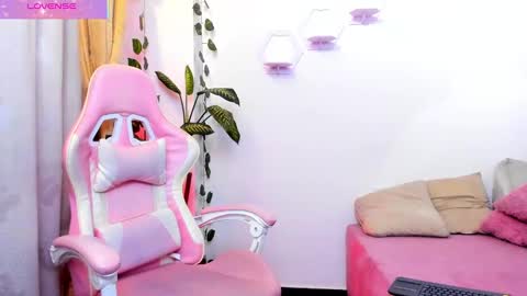 Isa online show from 11/10/25, 01:10