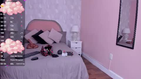 Snapshot of isabella__milf chatting on 06/21/26, 12:19 isabella__milf online show from 06/21/26, 12:19