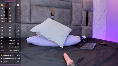 Snapshot of isabella_arias1 chatting on 12/07/24, 08:00 Isabella Arias online show from 12/07/24, 08:00