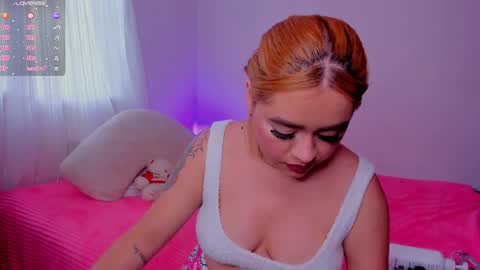 Snapshot of isabella_arias1 chatting on 12/27/24, 06:20 Isabella Arias online show from 12/27/24, 06:20