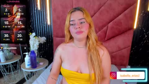 Snapshot of isabella_arias1 chatting on 03/11/25, 10:18 Isabella Arias online show from 03/11/25, 10:18