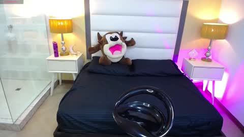 Snapshot of isabella_cherry_ chatting on 10/12/25, 03:38 Isa Online 11pm to 5am Colombia time online show from 10/12/25, 03:38