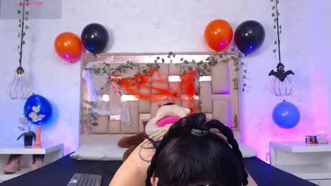 Snapshot of isabella_cherry_ chatting on 10/25/25, 04:09 Isa Online 11pm to 5am Colombia time online show from 10/25/25, 04:09