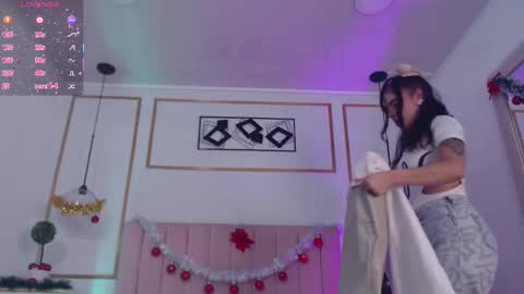 Snapshot of isabella_cherry_ chatting on 12/14/25, 11:09 Isa Online 11pm to 5am Colombia time online show from 12/14/25, 11:09