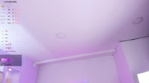 Snapshot of isabella_daniell chatting on 11/14/25, 04:33 Isa online show from 11/14/25, 04:33