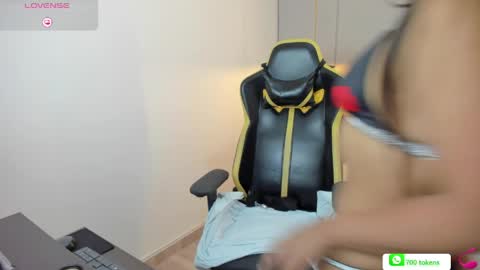 Snapshot of isabella_florez22 chatting on 04/21/26, 02:04 Isabel florez online show from 04/21/26, 02:04