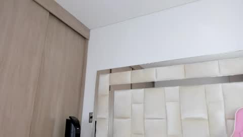 isabella_gomez11 online show from 02/02/25, 05:48