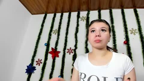Snapshot of isabella_jaramillo chatting on 11/18/25, 12:20 isabella_jaramillo online show from 11/18/25, 12:20