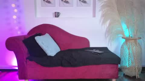 Snapshot of isabella_lt chatting on 06/17/26, 09:12 online show from 06/17/26, 09:12