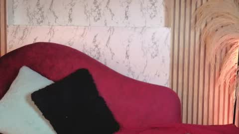 Snapshot of isabella_lt chatting on 07/16/26, 10:21 online show from 07/16/26, 10:21