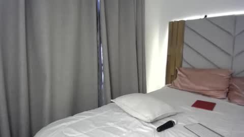 Snapshot of isabella_m_ chatting on 03/18/26, 03:04 Isabella online show from 03/18/26, 03:04