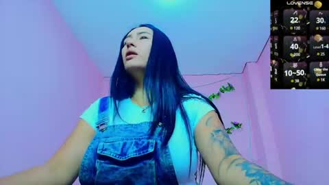 Snapshot of isabella_mendez_1 chatting on 06/21/26, 12:52 Isa online show from 06/21/26, 12:52