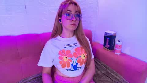 Isabella online show from 12/02/25, 01:33