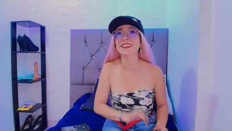 Snapshot of isabella_noir1 chatting on 06/09/26, 07:03 Isabella online show from 06/09/26, 07:03