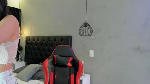 Isabella Nowa online show from 02/19/26, 11:39