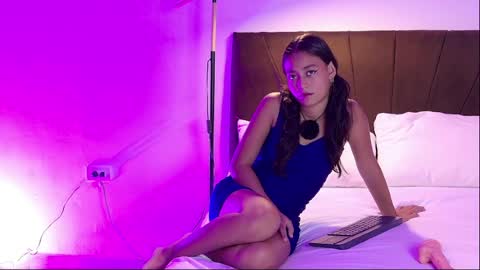 isabella santana online show from 07/02/26, 07:53