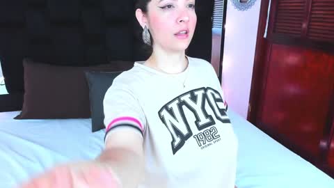 Snapshot of isabella_queen8 chatting on 01/21/25, 03:37 Isabella Your Queen online show from 01/21/25, 03:37