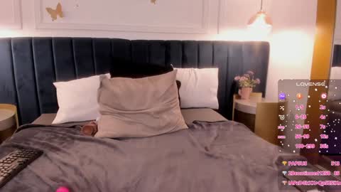 Isabella online show from 12/14/24, 12:33