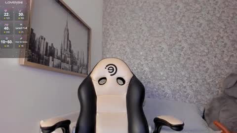 Snapshot of isabella_roberts13 chatting on 02/25/25, 02:03 isa online show from 02/25/25, 02:03