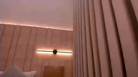 Snapshot of isabella_roberts13 chatting on 09/19/25, 08:42 isa online show from 09/19/25, 08:42