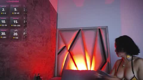 Snapshot of isabella_rosssi1 chatting on 11/11/25, 04:34 isabella_rosssi1 online show from 11/11/25, 04:34