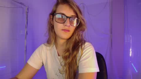 Isabella Rros online show from 12/23/25, 12:08