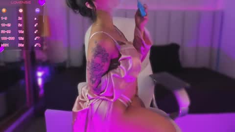 Isa  online show from 02/21/25, 09:11