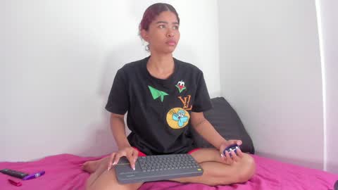 Snapshot of isabella_sex18 chatting on 02/09/25, 02:38 isabella online show from 02/09/25, 02:38