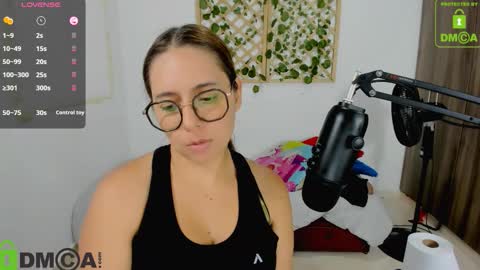 Isabella online show from 11/10/25, 09:14