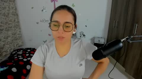 Snapshot of isabella_sweett_ chatting on 04/28/26, 11:43 Isabella online show from 04/28/26, 11:43