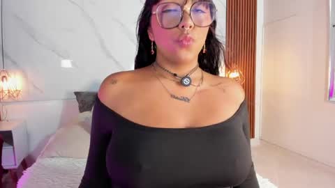 Snapshot of isabella_zc chatting on 04/29/26, 02:32 isabella zc online show from 04/29/26, 02:32