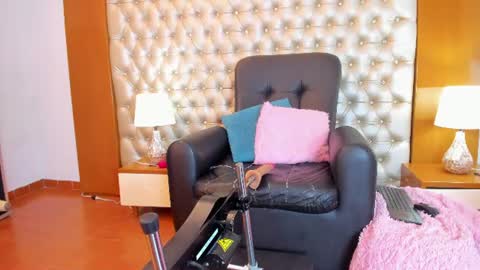 Snapshot of isabellaalux_ chatting on 07/08/26, 08:57 isabellaalux_ online show from 07/08/26, 08:57