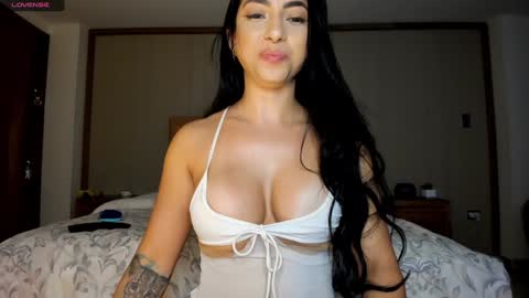 Snapshot of isabellabeker_ chatting on 12/04/24, 01:58 ISABEL online show from 12/04/24, 01:58